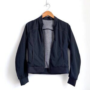 Lululemon Bomb Around Jacket *Reversible
Monochromic Black / Black size 4